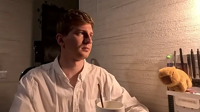 Pertunjukan Kamera Web Einar_Nut