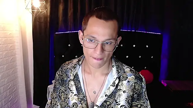 הופעת וובקאם של damian_dimon