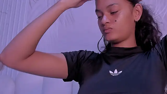 tiffani_15 Pertunjukan Webcam