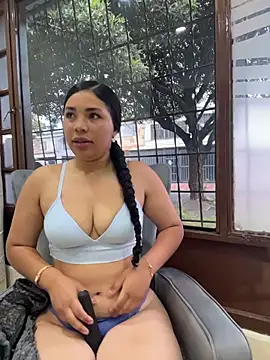 Nanis_ec Show in webcam