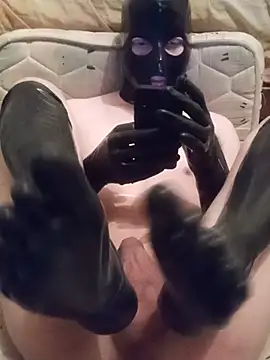 Submissive_Latex_Doll Show in webcam