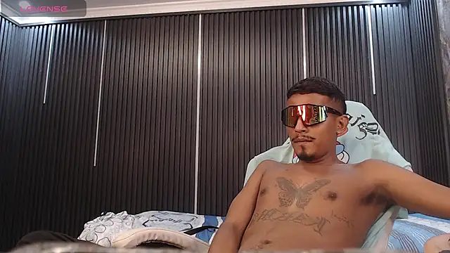 arthur_s69: διαδικτυακό σόου στην κάμερα