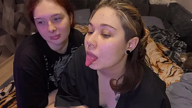 LunarCouple_ Show Webcam