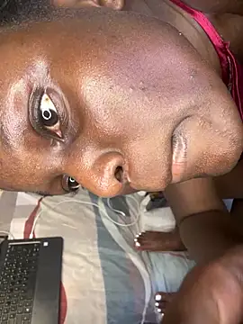 miss_curvy0: διαδικτυακό σόου στην κάμερα