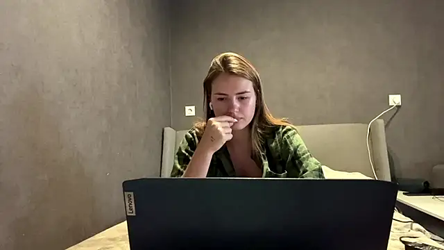 Four_Our's Live XXX Chat