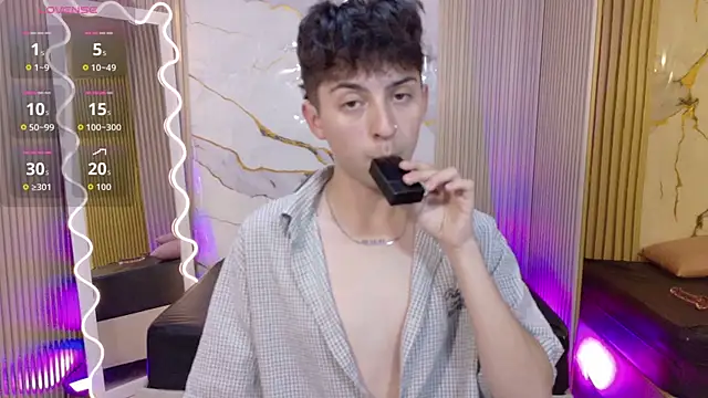 Show modela zane_tay na web-kameri