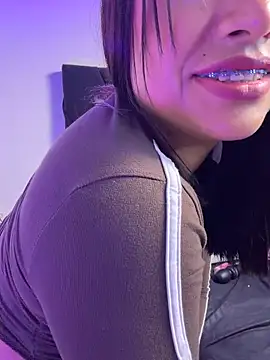 Czat XXX na żywo – Aliceroys__