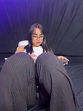 Aliceroys__'s Live XXX Chat