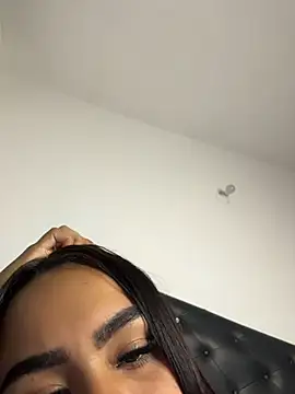 Aliceroys__ Live Chatraum