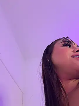 Czat XXX na żywo – Aliceroys__