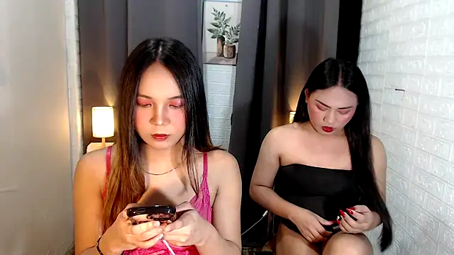 rhylie_liberated_asian Adlı Modelin Web Kamerası Şovu