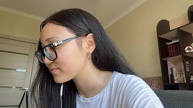 QueenOfCute: вебкам-шоу