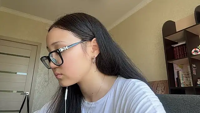 QueenOfCute Live XXX-chat