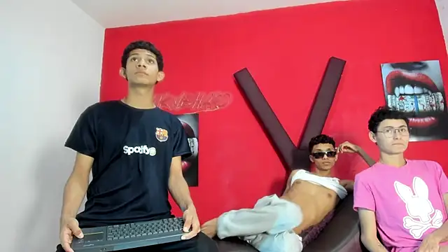 PRETTY_LOVERS1n Webbikameraesitys