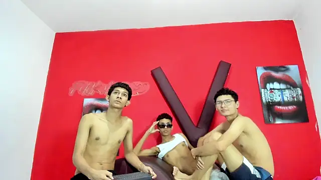 Show de PRETTY_LOVERS1 na webcam