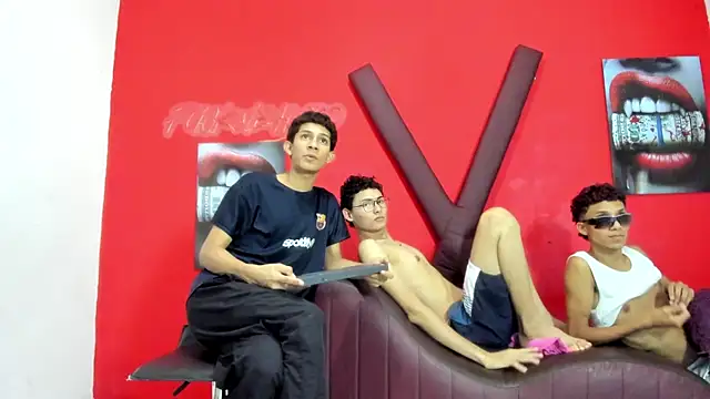 PRETTY_LOVERS1 Шоу с уебкамера