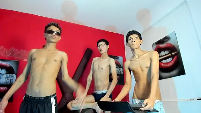 PRETTY_LOVERS1 Webcam Show