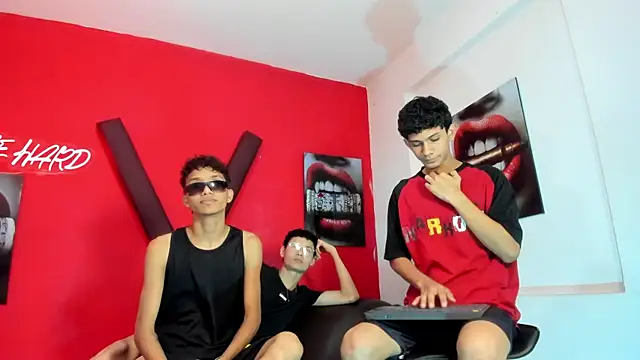 PRETTY_LOVERS1n Webbikameraesitys