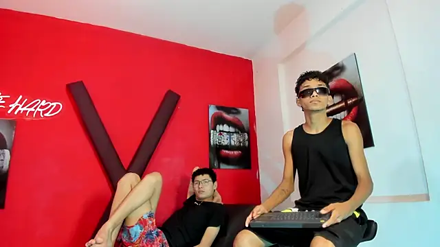 PRETTY_LOVERS1n Webbikameraesitys