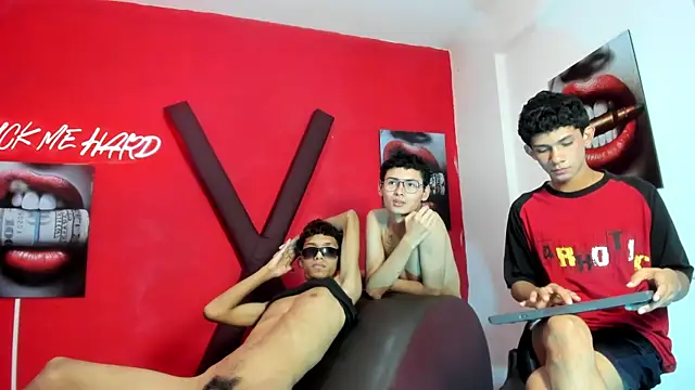 PRETTY_LOVERS1 Webcam Show