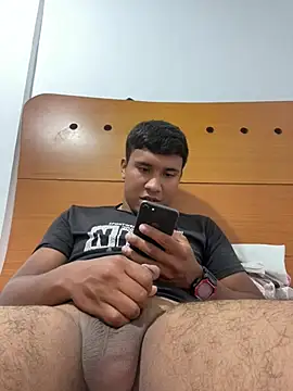 Show modela ale_biig na web-kameri