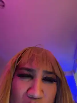 הופעת וובקאם של TsdomCatalinabdsm