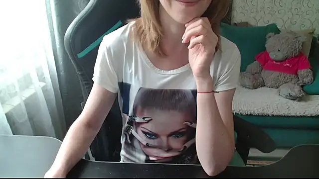 __Alisa__ Show in webcam