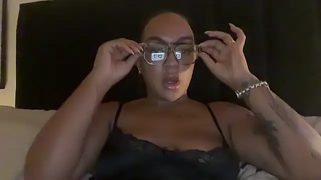 MrsCmilf Show in webcam