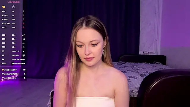MarryFerarri's Live XXX Chat