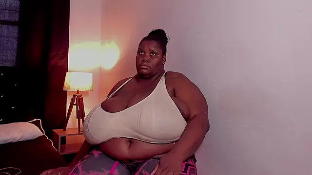 צ'אט XXX בשידור חי של EvelynBlak1