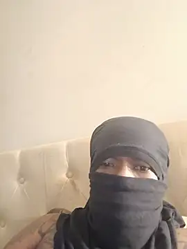 maskedfreak3 Show in webcam