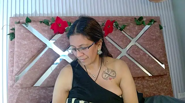 sami29_ Adlı Modelin Canlı XXX Sohbeti