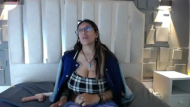 sami29_ Show in webcam