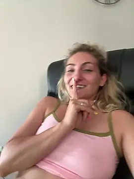 I_amKatarina élő XXX-chatje