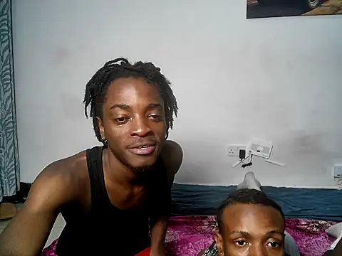 عرض كام threemanias