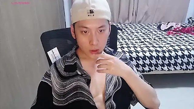 yichen008 在線直播表演