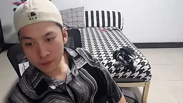 yichen008 Show in webcam