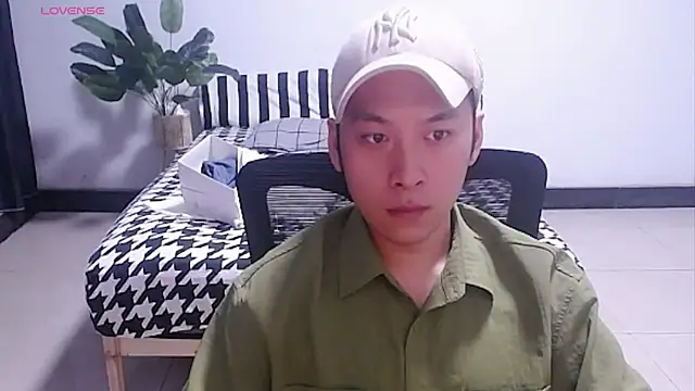 yichen008 Show in webcam