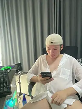 yichen008 Show in webcam