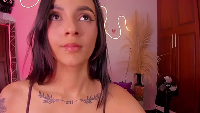 CarolineEvanss_11 Live Chatraum
