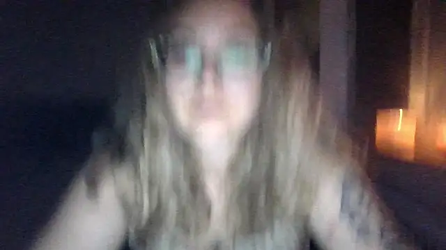LucyTease webcam show