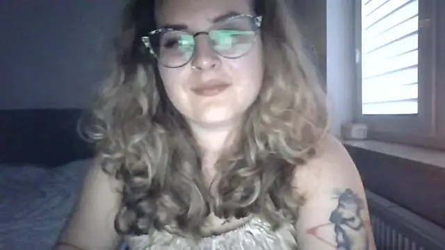 LucyTease webcam show