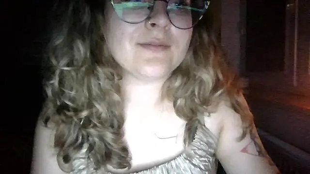 LucyTeasen Webbikameraesitys