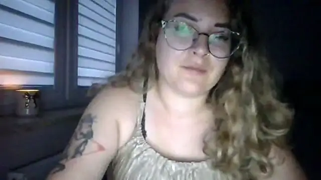 Show modela LucyTease na web-kameri