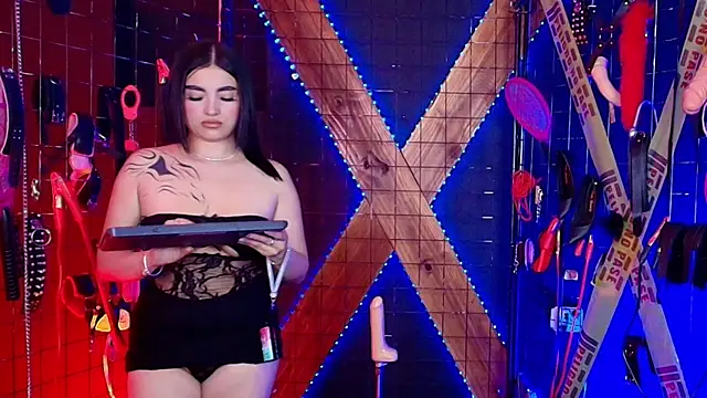 Pokazy przed kamerką – Kitana_misstres_bdsm