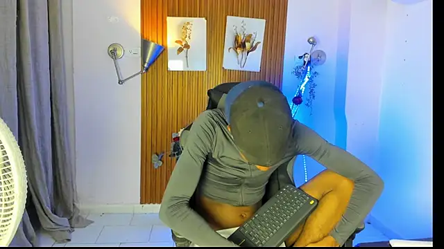 Ikaro_blue Webcam-Show