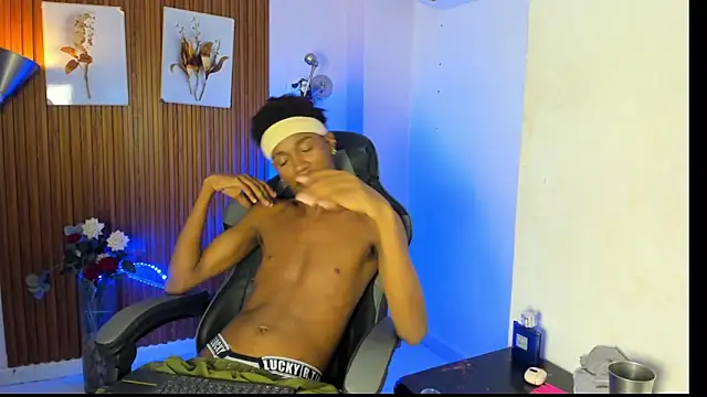 Ikaro_blue Webcam-Show