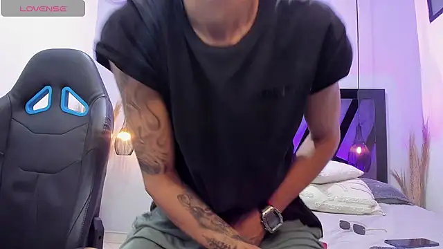 BriianOConner webkamerás műsora