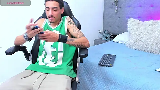 BriianOConner webkamerás műsora