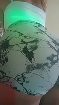 YIYAMURANO Show in webcam